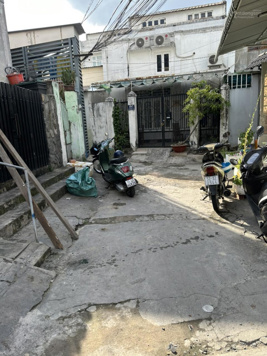 Chính chủ cần bán gấp căn nhà 2 mặt tiền hẻm xe hơi nhỏ ở đường Võ Văn Ngân, Q. Thủ Đức cũ