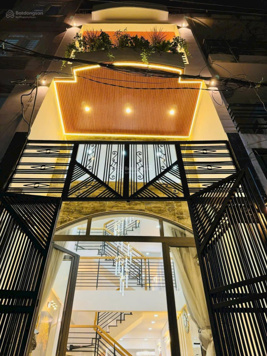 Khu đồng bộ vip, bán nhà HXH 6m sát MT Hoàng Hoa Thám P6 BT. 3,55x 13m. CN 44m2, trệt 2 lầu