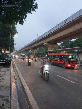 MẶT PHỐ, 1 MẶT NGÕ Ô TÔ THÔNG - NỞ HẬU - SÁT CHỢ - KINH DOANH ĐỈNH , Hoa Bằng cầu giấy 58 m 2t 10,2