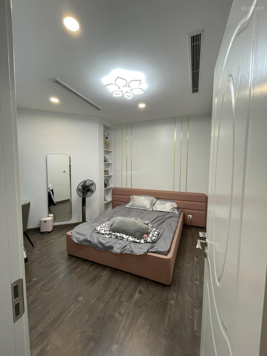 Quỹ căn cần bán gấp 11/2024 tại Royal City, rẻ nhất 145m, 2 ngủ, 2wc. Giá nhỉnh 11tỷ. LH 0924 283 388