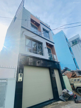 Nhà 5 tầng, ngang 5,6m, hẻm xe hơi nằm nhà, cách mặt tiền 20m, tiện khai thác dòng tiền