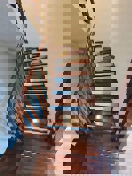 🌹 Vị trí đẹp khu vực trung tâm Cầu Giấy, ở hoặc cho thuê đều hợp ý DT 43M2 X 6 TẦNG GIÁ 7.5 tỷ có thương lượng  Thiết kế 6 tầng btct T1: bếp + pk T2,3,4,5: mỗi tầng 1 ngủ