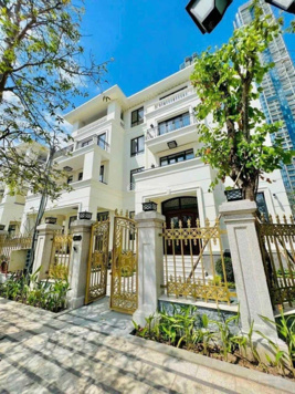 Bán siêu biệt thự căn góc 2 MT lõi trung tâm TPHCM - Vinhomes Golden River Ba Son, 437.5m2 - 560 tỷ