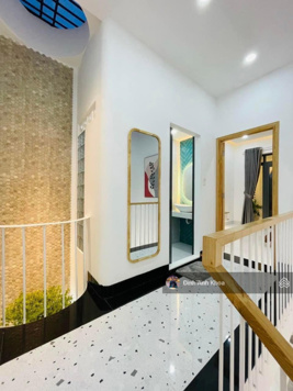 Vị trí đẹp! Mặt tiền sang trọng, thương hiệu đẳng cấp Đặng Dung, Quận 1. DT 4x16m, 5 tầng vuông vức