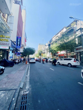 Hạ giá 15 tỷ bán nhà Lê Thánh Tôn, Quận 1 ngay chợ Bến Thành diện tích 4,7 x 20m 3 tầng Giá 80 tỷ