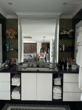 Chính chủ tôi, cần bán gấp tòa building 10 tầng thang máy, vị trí víp nhất mặt phố Phan Văn Trường