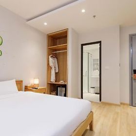 Bán khách sạn Hotel tại Trần Duy Hưng, Cầu Giấy. DT 130m2 x 8 tầng x MT 8,5m. Dòng tiền 160tr/th