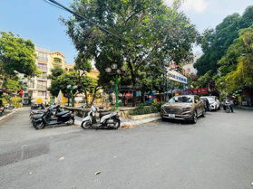Hơn 9 tỷ phân lô ô tô tránh vỉa hè phố Hoàng Quốc Việt - 36m2 mặt tiền 4m - Hai thoáng sổ vuông