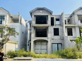 Bán rẻ căn biệt thự 3 tầng khu đô thị Phú Mỹ Thượng. Đường 19m5 - giá sốc