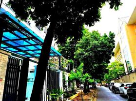 Bán biệt thự Cầu Giấy, 105m2 4 tầng, MT 6.6m, đường trước nhà vỉa hè ô tô tránh, an sinh tốt, 24 tỷ