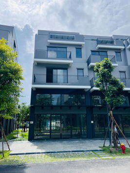 Cắt lỗ căn biệt thự hoa hậu 113m2, giá chỉ 8.5 tỷ, căn vip xẻ khe, 4 tầng, Eco Central Park Vinh