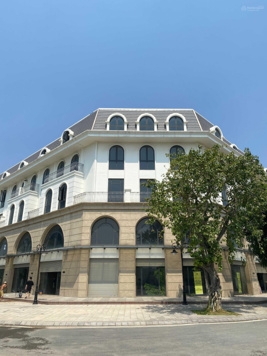 Bán căn shophouse VIP 3 mặt tiền đường 30m, đối diện chung cư The Senique, đầu tư sinh lời cao