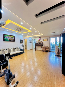Bán căn hộ 3 phòng ngủ chung cư VP3 Linh Đàm view hồ, sổ đỏ chính chủ 92,3m2