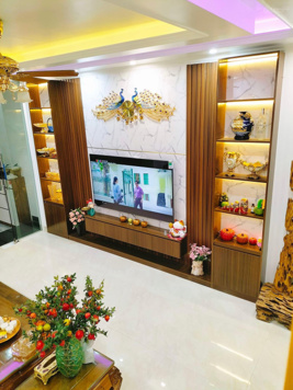 Chính chủ bán nhà full nội thất Hà Cầu, Hà Đông. 40.1m2 Ô tô vào nhà. Giá 8,6 tỷ. LH 0353 131 803