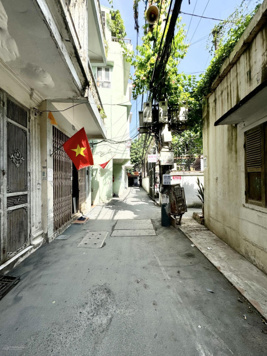 Bán nhà Thịnh Quang lô góc 3 mặt thoáng, DT 98m2 - MT 8m - 4 tầng vuông vắn ô tô qua nhà