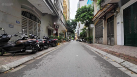 Bán nhà Hoàng Cầu đằng sau Quận Uỷ ĐĐ - căn góc 75m x 5tầng. Khu VIP - nhà vô cùng lộc. Chào 33,5tỷ