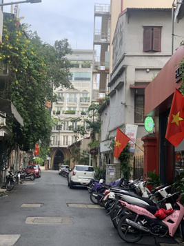 Bán nhà Mặt Phố Hạ Hồi, Lô góc 3 mặt tiền, gần 75m2 mặt tiền 5,4m xây gì cũng đẹp. Giá Thoả thuận