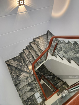 Khan hiếm! HXH 4 chỗ 1 trục thẳng, cách mặt tiền 10m, 4mx8m, vuông vức, 4 tầng, Tân Định, Quận 1