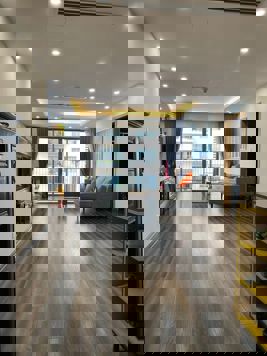 Tôi cần bán gấp căn hộ chung cư Sky City Tower - 88 Láng Hạ, Đống Đa, Hà Nội: - Diện tích 112m2, 2 phòng ngủ rộng, 2 vệ sinh, ban công thoáng, nhiều ánh sáng - Căn hộ thoáng mát, có đầy đủ nội thất . - Sổ đỏ chính chủ. - Giá: thỏa thuận