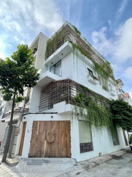 Nhà phố kiến trúc xanh, nội thất cao cấp