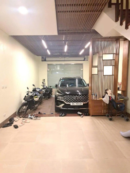 Bán nhà mặt ngõ ô tô 7 chỗ đỗ dừng - Phố Vũ Trọng Phụng: Mặt tiền rộng - nhà đẹp - dân trí cao