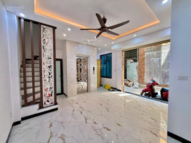 Bán nhà Kim Giang gần đại học Thăng Long 40m2, x6 tầng, mặt tiền 5m, giá 8.3 tỷ