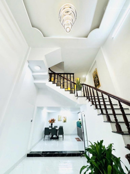 Lô góc 2 thoáng - ô tô dừng đỗ 15m - trung tâm Ngã Tư Sở - nhà đẹp - sổ A4 - ở sướng 7.59 tỷ
