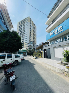 Bán nhà biệt thự 8x15.5m khu Kiến Thiết ngay Ga Metro ngã 4 Thủ Đức. Hầm, 4 tầng, thang máy