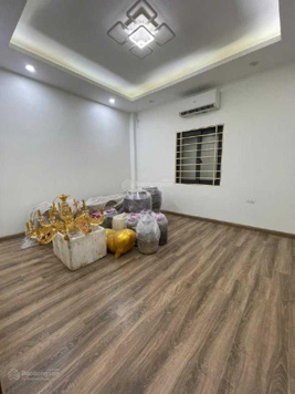 Bán nhà Khuất Duy Tiến, vài bước ra phố, ô tô đỗ cửa, 53m2, 4 tầng, nội thất đẹp, nhỉnh 12 tỷ