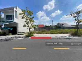 Đất nằm ngay đường kênh nổi gần Quốc Lộ 50, 120m2 rất thích hợp mua đầu tư. Sổ sẵn