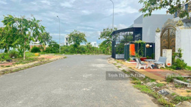 Ngộp vốn cần bán gấp lô đất ngay đường Mạc Văn Thành gần chợ Long Thuận. DT 120m2. Sổ sẵn. TC