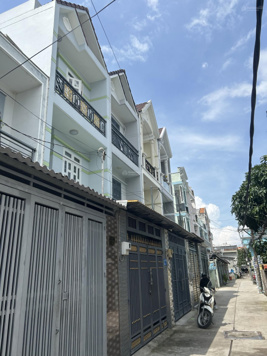 Sát mặt tiền Tỉnh Lộ 10 - hẻm xe 7 chỗ - nhà còn mới 4 tầng