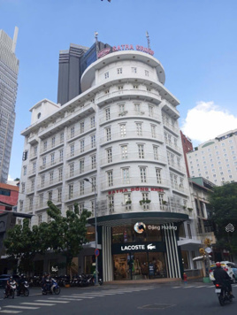 BÁN TÒA NHÀ DIỆN TÍCH KHỦNG, HẦM 7 LẦU , NGUYỄN THỊ THẬP, Q7 . DT :30X26M ,THUÊ 1.5 TỶ . GIÁ: 115TỶ