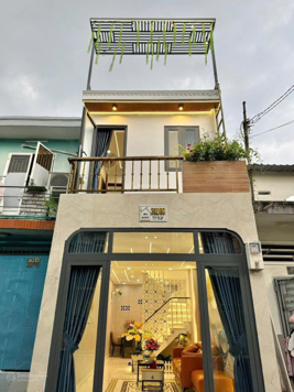 Mặt tiền kinh doanh buôn bán chủ kẹt tiền bán gấp Dt 30 m trệt lầu nhà mới vô ở ngay giá chỉ 2 tỷ8