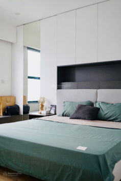 Tôi bán căn hộ Home City 70m2 thiết kế 2 phòng ngủ, có ban công phòng khách tầng trung giá 5.7tỷ