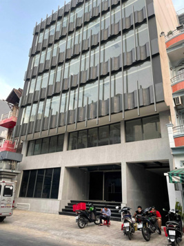 Chính chủ cần bán tòa nhà mặt tiền ngay Nguyễn Văn Cừ. DT: 15x20m. 1 Hầm 8 tầng. Giá: 165 tỷ