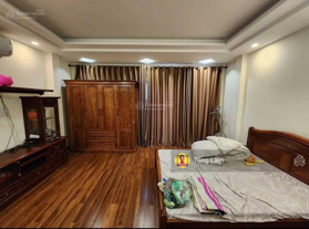 Lạc Trung - phố ngân hàng + văn phòng quy tụ. 8 tầng thang máy, mặt tiền lớn, giá hạt dẻ