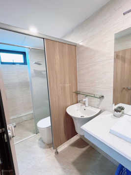 Bán khách sạn 8 tầng vua mặt tiền, DT 300m2, 15x20m, lô góc, giá mời đầu tư 0968 135 798A Linh)