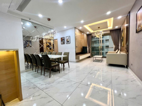 Cần bán căn góc lầu 5 tòa M6 Midtown, full nội thất view sông đẹp đang có HĐT giá 8,2 tỉ all in