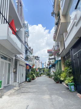 Nhà diện tích lớn - ngang hiếm 5m - nở hậu - hàng xóm cao tầng - hẻm 5 mét - đg Lâm Thị Hố