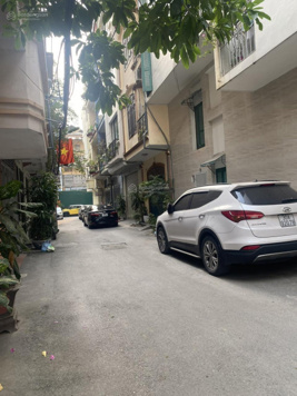 Bán nhà Nguyễn Xiển, ngõ ô tô tránh, nội thất đẹp, mặt tiền rộng, 38m2, 4 tầng, giá 7,2 tỷ
