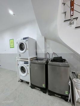 Bán căn hộ DV phố Khương Trung, Thanh Xuân. DT 46m2, 6 tầng, thang máy, 10 phòng KK. Giá 10.98 tỷ