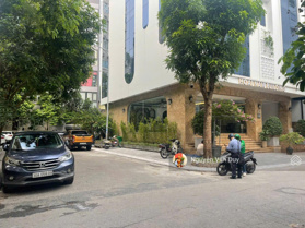 Bán 656m2 mặt phố Dịch Vọng Hậu - Cầu Giấy, lô góc mặt tiền 25m giá 250 tỷ