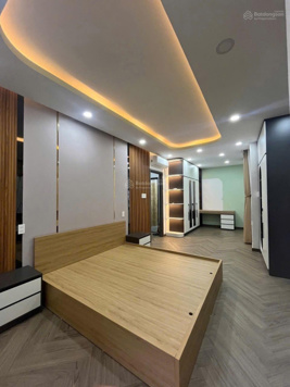 VIP Bán nhà hẻm xe hơi Điện Biên Phủ, Q.1. DT: 6x12m. KC: 3 tầng, dọn vào ở liền, giá 14 tỷ