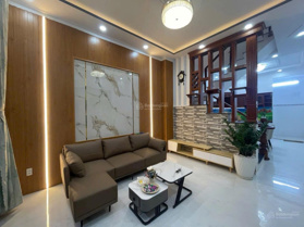 Giảm 100tr chỉ còn 4,75 tỷ! Bán nhà 2 lầu đường TX25 Q. 12 tặng full nội thất đẹp cao cấp