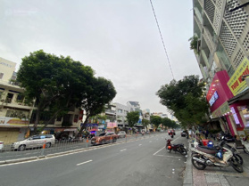 Cần bán gấp giảm 5 tỷ. Bán nhà mặt tiền Trần Quang Khải, Quận 1