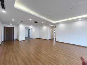 Chính chủ bán căn góc 140m2, 3PN2WC tầng trung, ban công Nam tòa Paragon Cầu Giấy