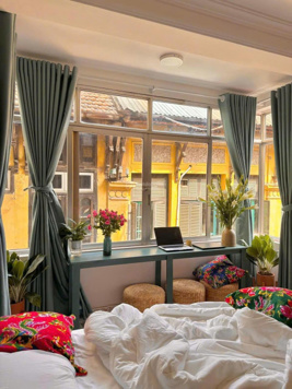 Bán nhà mặt phố Cổng Đục Hoàn Kiếm 157m2 8m mặt tiền đang kinh doanh homestay nhà hàng 0372 480 888