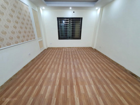 Bán nhà ngõ 255 Lĩnh Nam Hoàng Mai DT 30m2 xây 5 tầng, ngõ thẳng tắp 30m ra mặt đường Lĩnh Nam