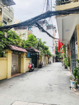 Bán nhà Hoàng Quốc Việt - 50m2 - ô tô đỗ cửa - ngõ to thoáng - sẵn thang máy - nhà mới 2 mặt thoáng